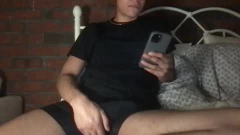 Snapshot of ohcute_d chatting on 02/10/25, 02:08 Miles Valentino online show from 02/10/25, 02:08