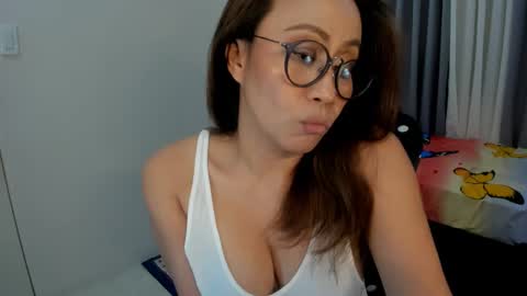 Snapshot of ohdreamgirlx chatting on 02/12/25, 01:09 kaley online show from 02/12/25, 01:09