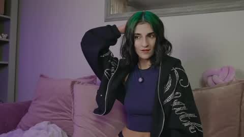 Snapshot of ohh0ney chatting on 04/07/26, 12:27 Lera and Vik online show from 04/07/26, 12:27