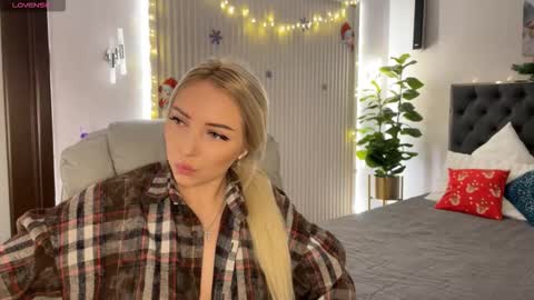 Emma online show from 12/22/25, 01:13