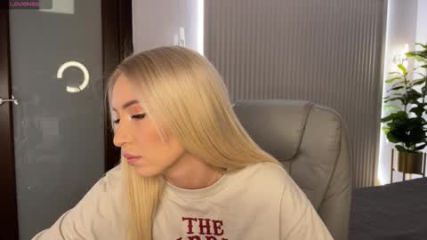 Emma online show from 02/09/26, 01:09