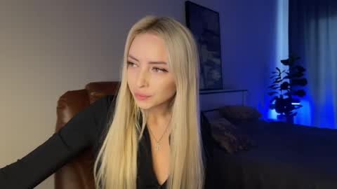 Snapshot of ohmyemma chatting on 05/22/26, 01:57 Emma online show from 05/22/26, 01:57