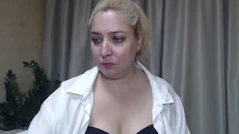 Iren online show from 09/21/25, 05:42