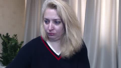 Snapshot of ohsweetiren chatting on 05/05/26, 05:26 Iren online show from 05/05/26, 05:26