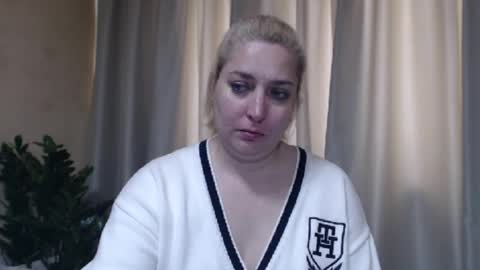 Snapshot of ohsweetiren chatting on 05/19/26, 05:25 Iren online show from 05/19/26, 05:25