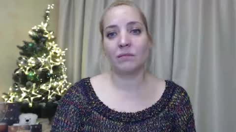 Snapshot of ohsweetmari chatting on 12/22/24, 05:42 Mari online show from 12/22/24, 05:42