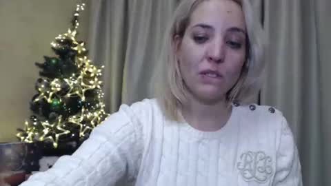 Snapshot of ohsweetmari chatting on 12/26/24, 12:14 Mari online show from 12/26/24, 12:14