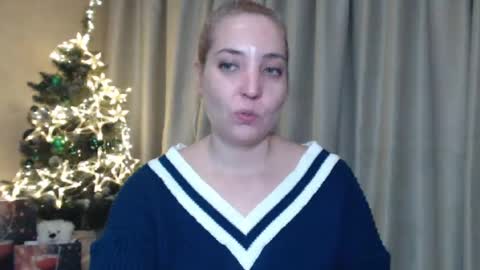 Snapshot of ohsweetmari chatting on 12/27/24, 02:54 Mari online show from 12/27/24, 02:54