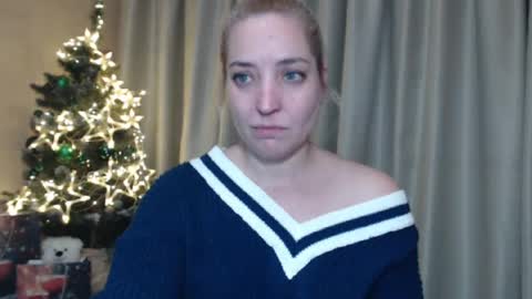 Snapshot of ohsweetmari chatting on 12/27/24, 09:22 Mari online show from 12/27/24, 09:22