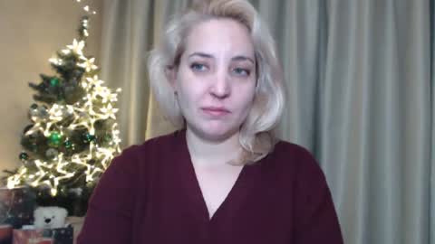 Snapshot of ohsweetmari chatting on 12/28/24, 03:26 Mari online show from 12/28/24, 03:26