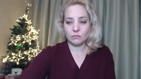 Snapshot of ohsweetmari chatting on 12/28/24, 06:40 Mari online show from 12/28/24, 06:40