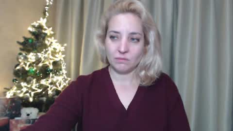 Snapshot of ohsweetmari chatting on 12/28/24, 09:40 Mari online show from 12/28/24, 09:40