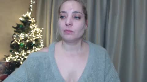 Snapshot of ohsweetmari chatting on 12/29/24, 01:38 Mari online show from 12/29/24, 01:38