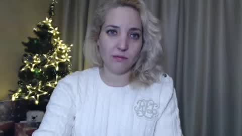 Snapshot of ohsweetmari chatting on 01/01/25, 12:22 Mari online show from 01/01/25, 12:22