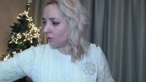 Snapshot of ohsweetmari chatting on 01/01/25, 03:24 Mari online show from 01/01/25, 03:24