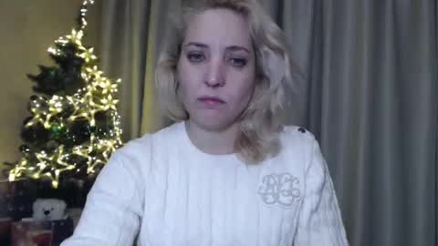 Snapshot of ohsweetmari chatting on 01/01/25, 06:27 Mari online show from 01/01/25, 06:27