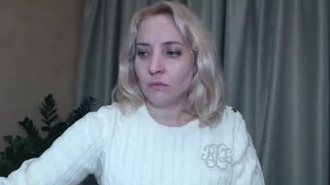 Snapshot of ohsweetmari chatting on 01/09/25, 06:36 Mari online show from 01/09/25, 06:36