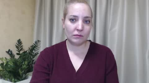 Snapshot of ohsweetmari chatting on 01/14/25, 06:38 Mari online show from 01/14/25, 06:38