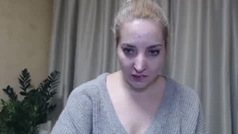 Snapshot of ohsweetmari chatting on 01/18/25, 02:55 Mari online show from 01/18/25, 02:55