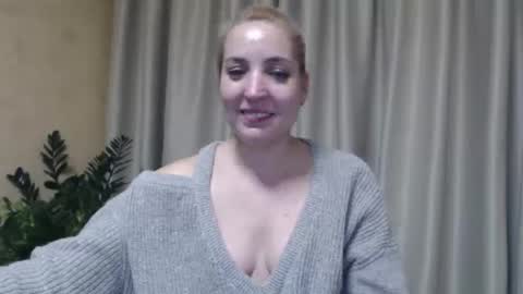 Snapshot of ohsweetmari chatting on 01/19/25, 12:06 Mari online show from 01/19/25, 12:06