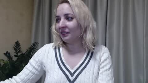 Snapshot of ohsweetmari chatting on 01/23/25, 05:10 Mari online show from 01/23/25, 05:10