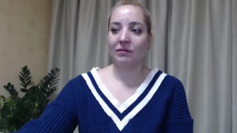 Snapshot of ohsweetmari chatting on 01/24/25, 04:17 Mari online show from 01/24/25, 04:17