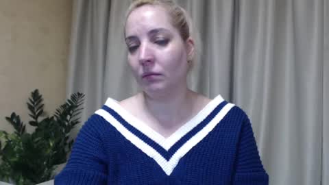 Snapshot of ohsweetmari chatting on 01/24/25, 08:00 Mari online show from 01/24/25, 08:00