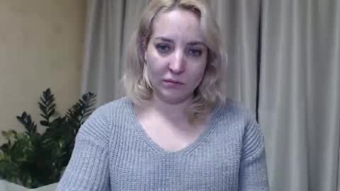 Snapshot of ohsweetmari chatting on 01/25/25, 06:35 Mari online show from 01/25/25, 06:35