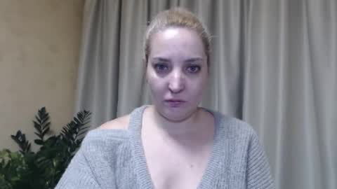 Snapshot of ohsweetmari chatting on 01/26/25, 12:11 Mari online show from 01/26/25, 12:11