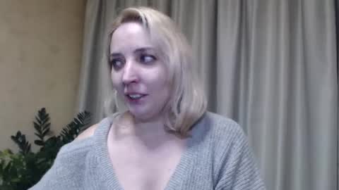 Snapshot of ohsweetmari chatting on 02/02/25, 03:49 Mari online show from 02/02/25, 03:49