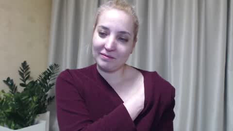 Snapshot of ohsweetmari chatting on 02/06/25, 06:13 Mari online show from 02/06/25, 06:13