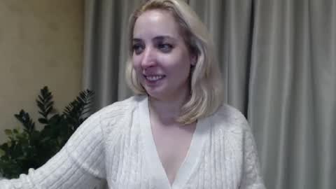 Snapshot of ohsweetmari chatting on 02/09/25, 06:16 Mari online show from 02/09/25, 06:16