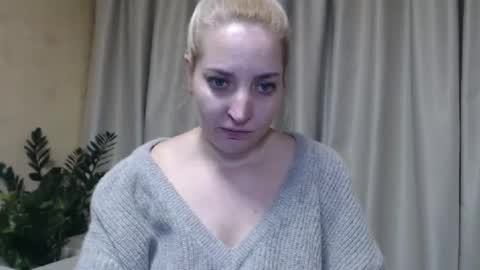 Snapshot of ohsweetmari chatting on 02/11/25, 07:48 Mari online show from 02/11/25, 07:48