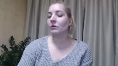 Snapshot of ohsweetmari chatting on 02/12/25, 12:12 Mari online show from 02/12/25, 12:12