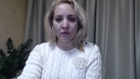 Snapshot of ohsweetmari chatting on 02/14/25, 03:15 Mari online show from 02/14/25, 03:15