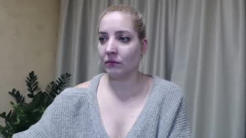 Snapshot of ohsweetmari chatting on 02/16/25, 01:27 Mari online show from 02/16/25, 01:27