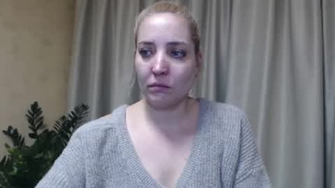 Snapshot of ohsweetmari chatting on 02/16/25, 04:53 Mari online show from 02/16/25, 04:53