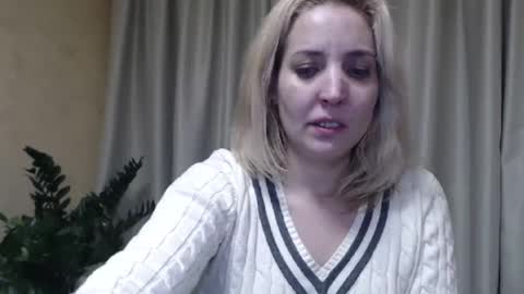 Snapshot of ohsweetmari chatting on 02/18/25, 07:09 Mari online show from 02/18/25, 07:09