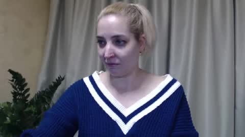 Snapshot of ohsweetmari chatting on 02/19/25, 06:10 Mari online show from 02/19/25, 06:10