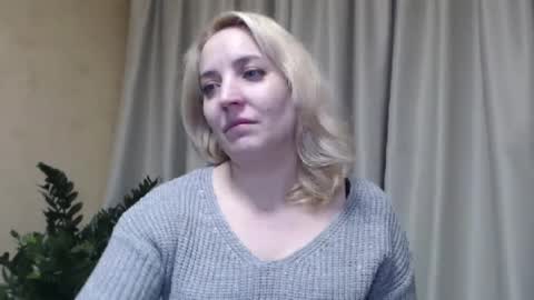 Snapshot of ohsweetmari chatting on 02/20/25, 02:13 Mari online show from 02/20/25, 02:13