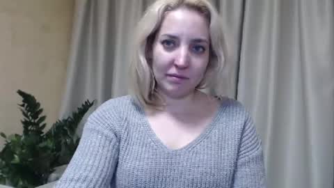 Snapshot of ohsweetmari chatting on 02/20/25, 08:58 Mari online show from 02/20/25, 08:58