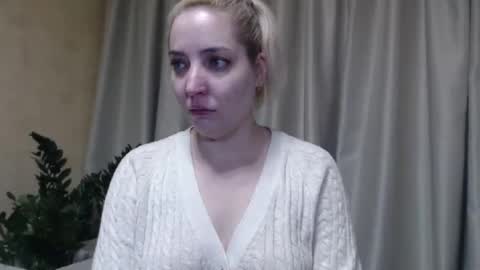 Snapshot of ohsweetmari chatting on 02/21/25, 08:40 Mari online show from 02/21/25, 08:40