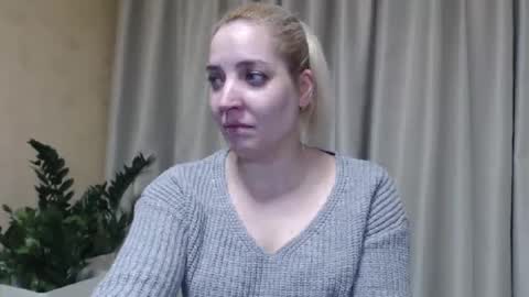 Snapshot of ohsweetmari chatting on 02/22/25, 03:47 Mari online show from 02/22/25, 03:47