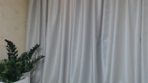 Snapshot of ohsweetmari chatting on 02/23/25, 01:42 Mari online show from 02/23/25, 01:42