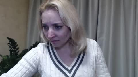 Snapshot of ohsweetmari chatting on 02/23/25, 07:49 Mari online show from 02/23/25, 07:49