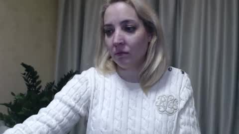 Snapshot of ohsweetmari chatting on 02/25/25, 10:07 Mari online show from 02/25/25, 10:07