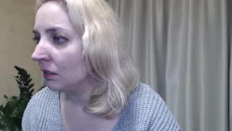 Snapshot of ohsweetmari chatting on 02/28/25, 06:09 Mari online show from 02/28/25, 06:09