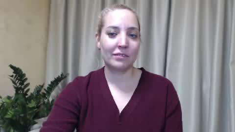 Snapshot of ohsweetmari chatting on 03/04/25, 08:27 Mari online show from 03/04/25, 08:27