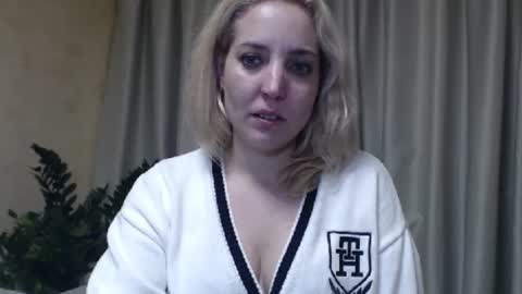Snapshot of ohsweetmari chatting on 03/05/25, 02:23 Mari online show from 03/05/25, 02:23