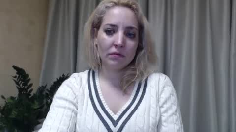 Snapshot of ohsweetmari chatting on 03/07/25, 06:22 Mari online show from 03/07/25, 06:22